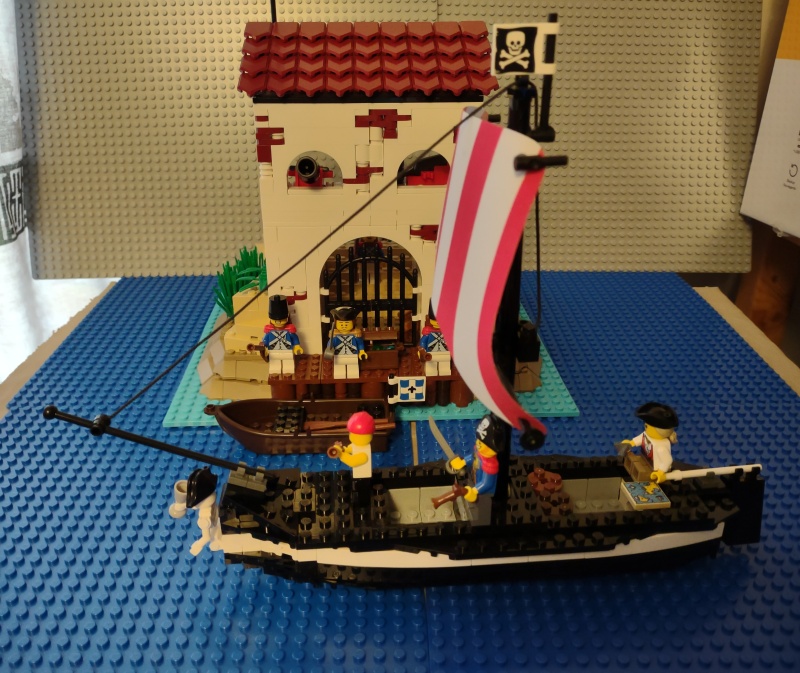 fort4_pirateboat2_800.jpg