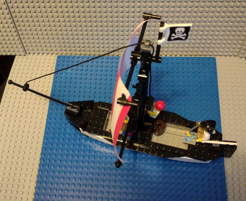 pirateboat_above800.jpg