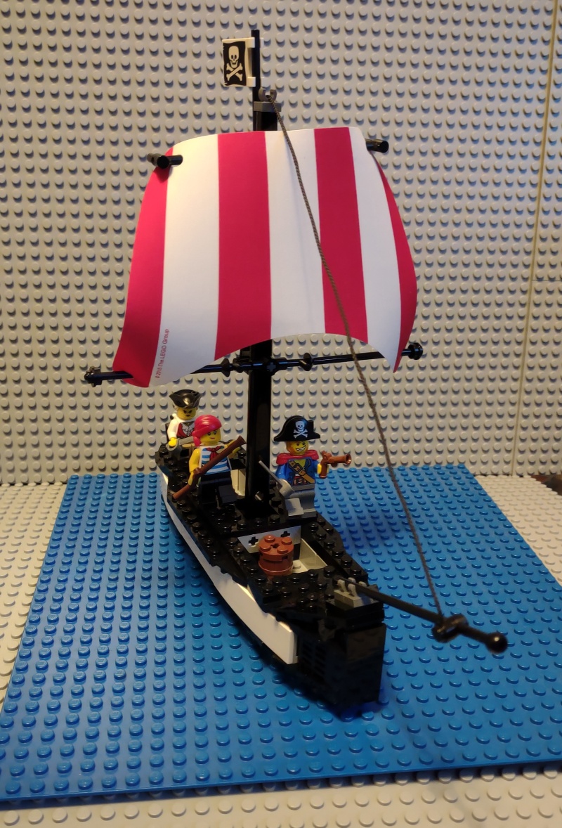 pirateboat_front800.jpg